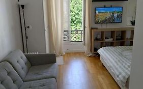 Beau studio dans une rue calme
